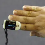 Hvilke faktorer skal jeg overveje, når jeg køber et pulsoximeter?